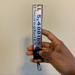 SHORT WHITE OFF-WHITE KEYCHAIN